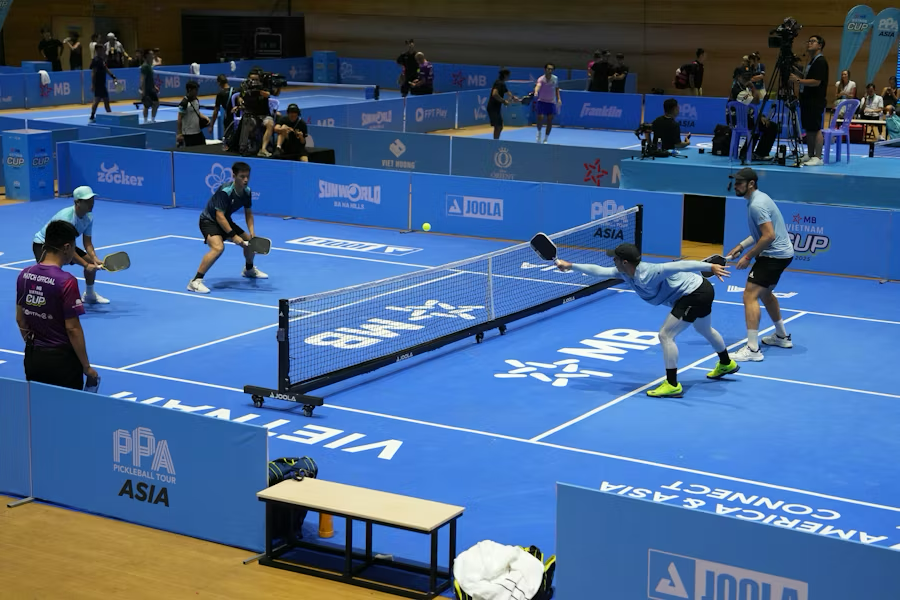 Stacking in Doubles Pickleball: The Strategy That Wins Games